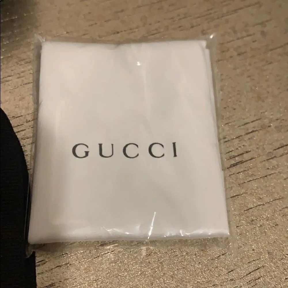 Gucci sunglass valves case & satin dust bag dust c